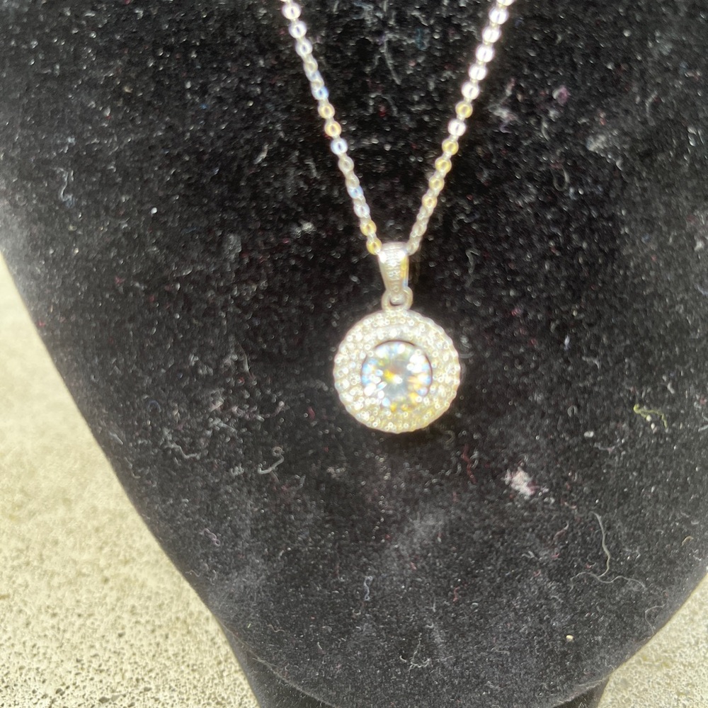 Bella Luce silver necklace. 16 inches  round stone in the middle 1 Caret